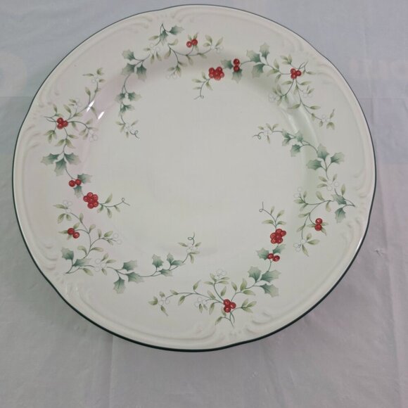 Pfaltzgraff Winterberry 8” Salad Luncheon Plates Holiday Christmas - Set of 4 - Picture 9 of 12